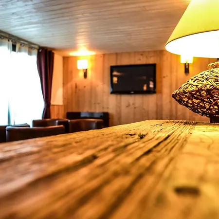 Neste De Jade Otel